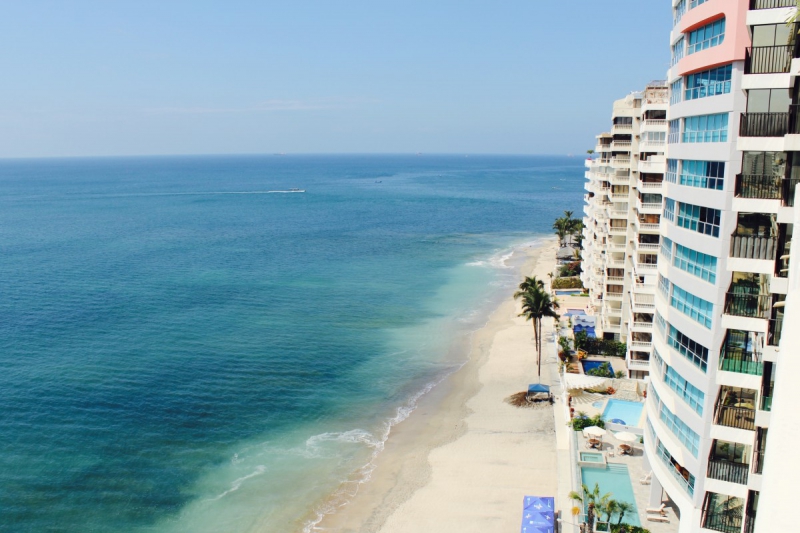 chambre-hote-LA ROQUE ESCLAPON-min_beach_ocean_shore_hotel_palm_tree-33726